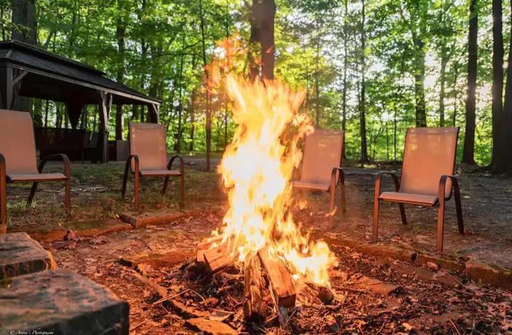 Log Cabin - Natures Oasis - Fire Pit & Gazebo Cleveland Extérieur photo